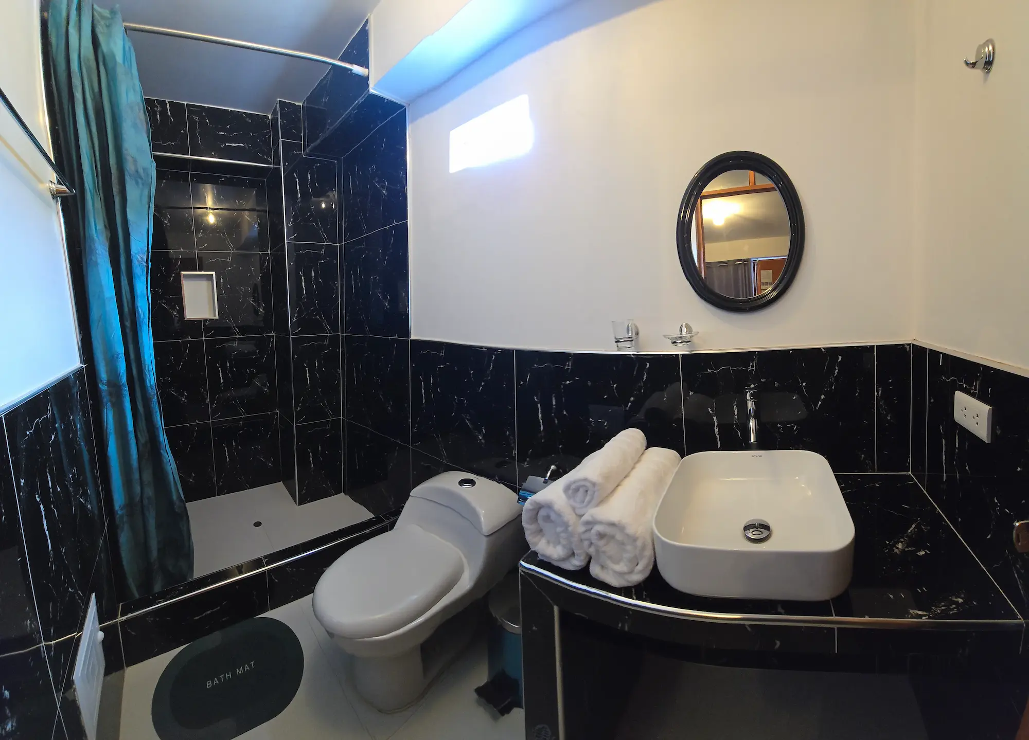Baño de una habitación del hotel