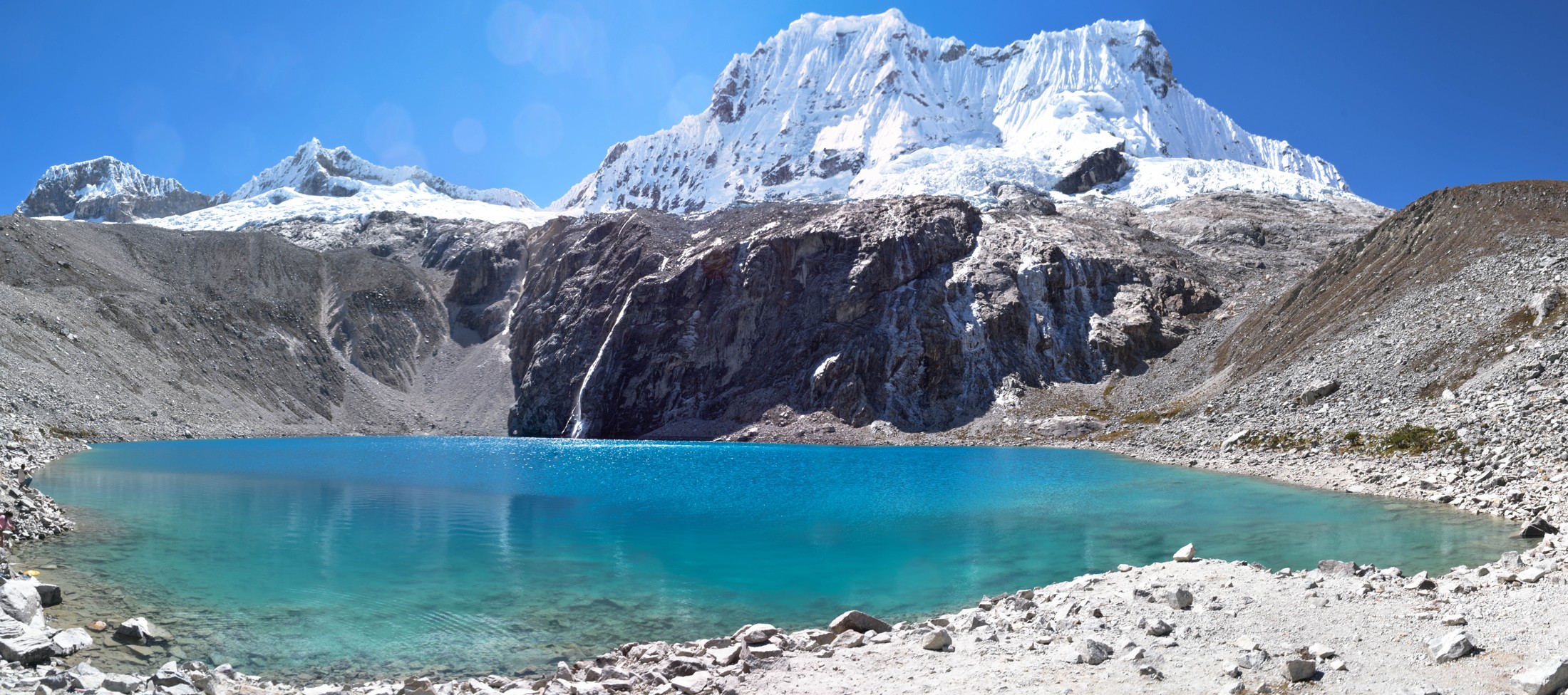 Aguas turquesas de Laguna 69